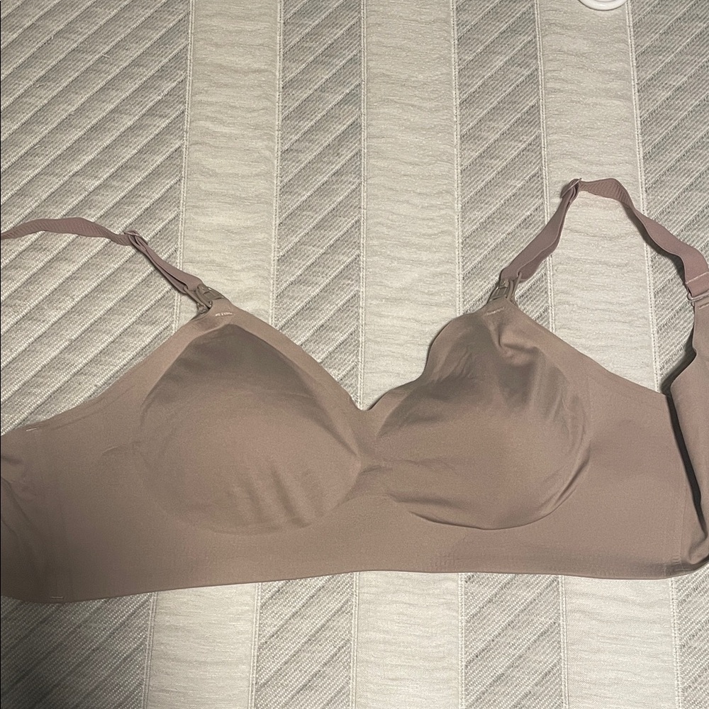 Momcozy Seamless Nursing Bra